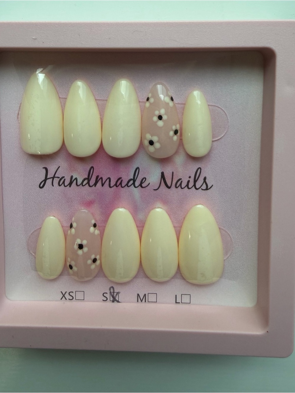 Handmade Cream Floral Press-On Nails -